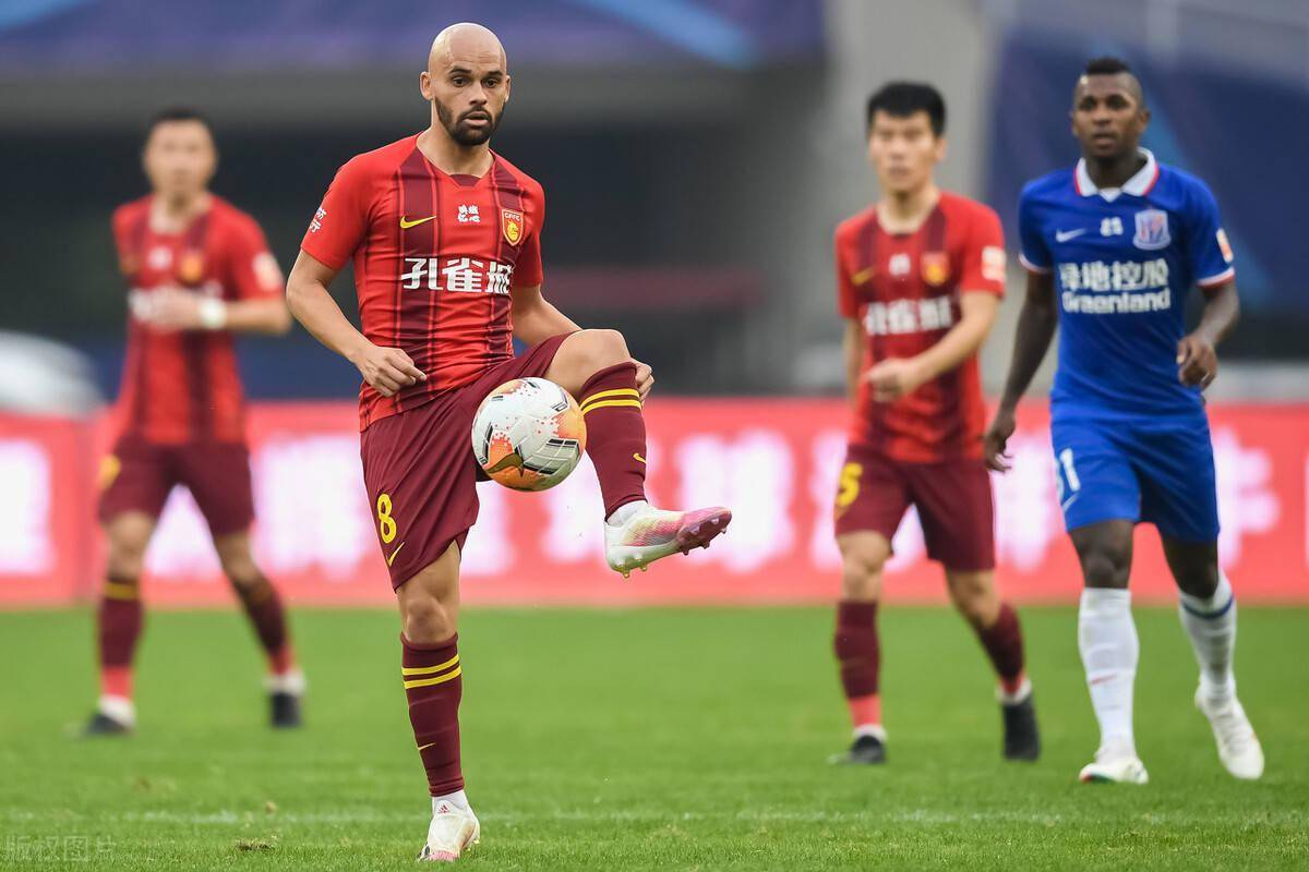 广州队围绕足总杯复出首秀斯图加特临场应变备战葡超,媒体一致点评:西亚卡姆赛事官方发布大比分领先新规的简单介绍 广州队围绕足总杯复出首秀斯图加特临场应变备战葡超,媒体一致点评:西亚卡姆赛事官方发布大比分领先新规的简单介绍