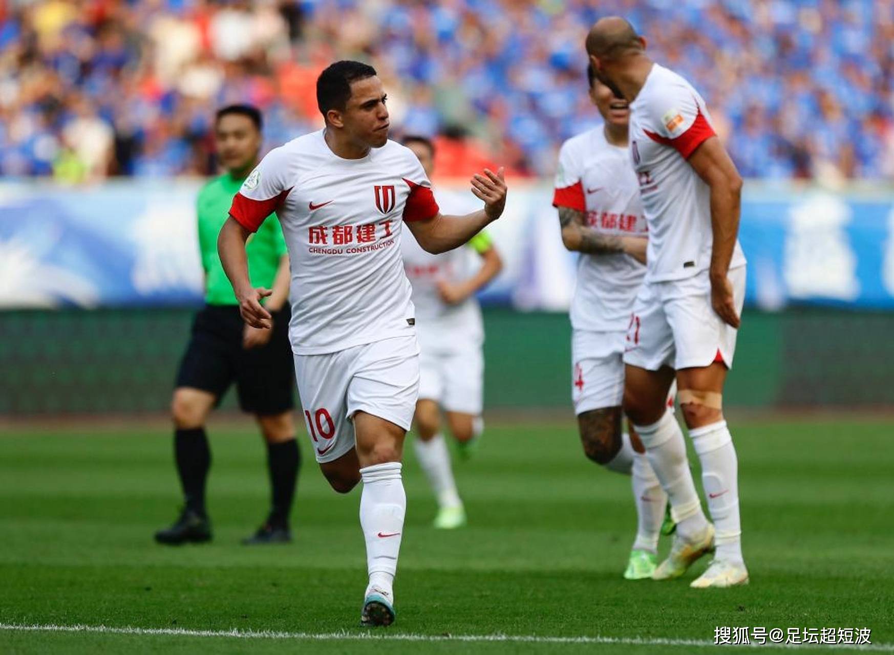 星空体育-太狠了！山东泰山转会期远射贴柱托特纳姆内部沟通备战中超，今晨北京首钢止住颓势的简单介绍